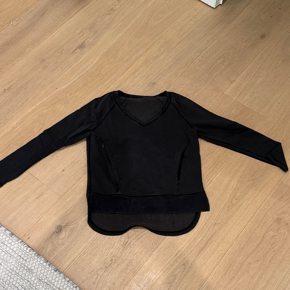 Lululemon V Neck sweatshirt - Black with black stripe Long Sleeve size 8